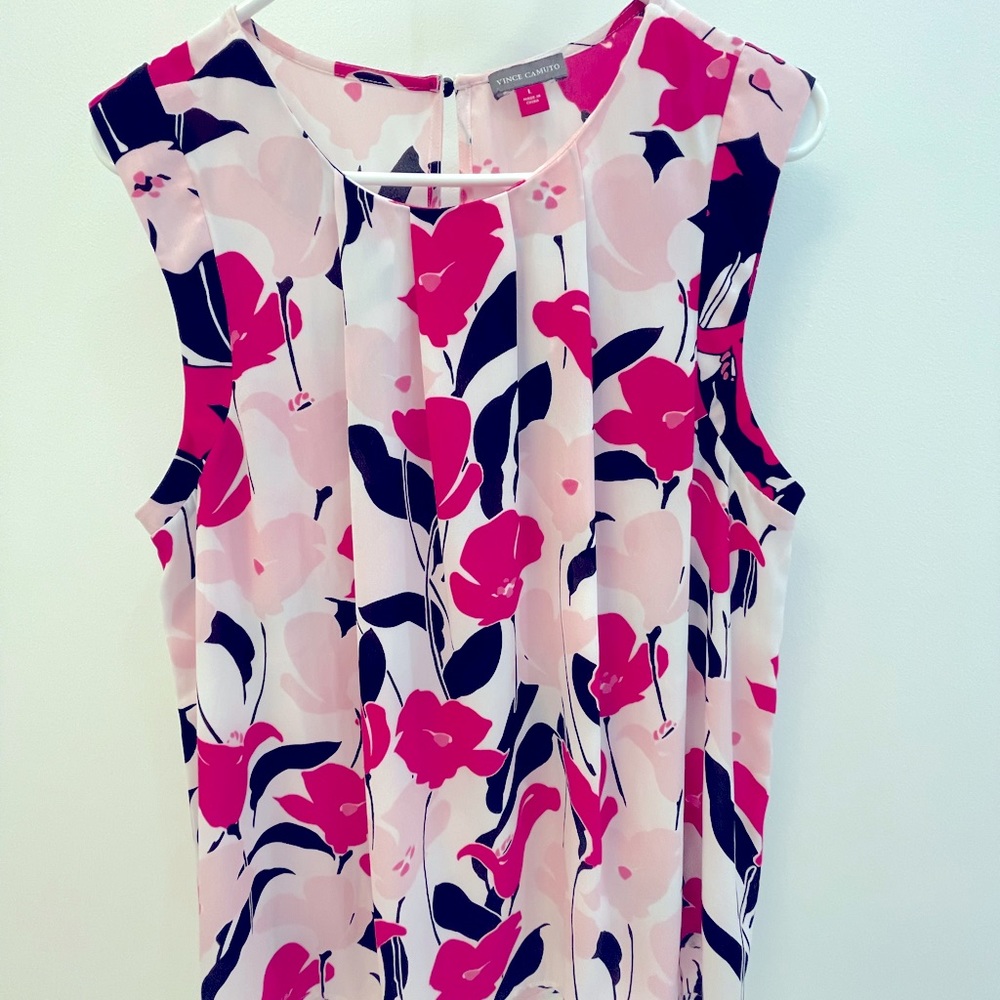 Vince Camuto Woman’s Floral Blouse. VGUC. Size Large.